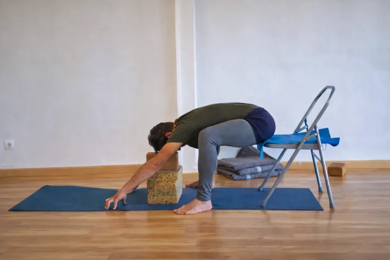Obertura de malucs en sukhasana (45 min)